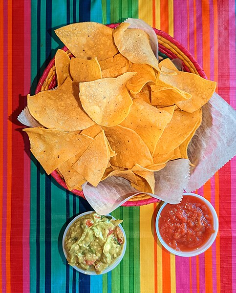 File:Chips, guacamole, and salsa - Massachusetts.jpg