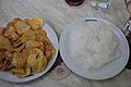 Kartoffelchips und Bierrettich (Bierradi) im Schweizerhaus