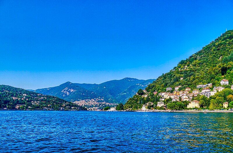 File:Como Vista sul Lago di Como 25.jpg