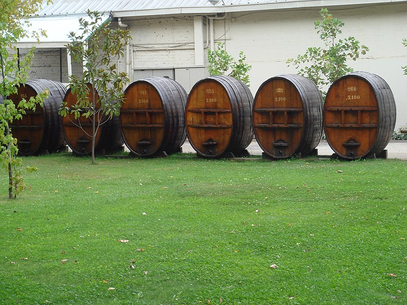 File:Concha y Toro old ruili barrels.jpg