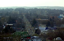 Con vista al centro de Cortland desde la I-81