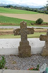 Крест 1682 года на кладбище