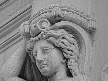 Detalii caryatid.jpg