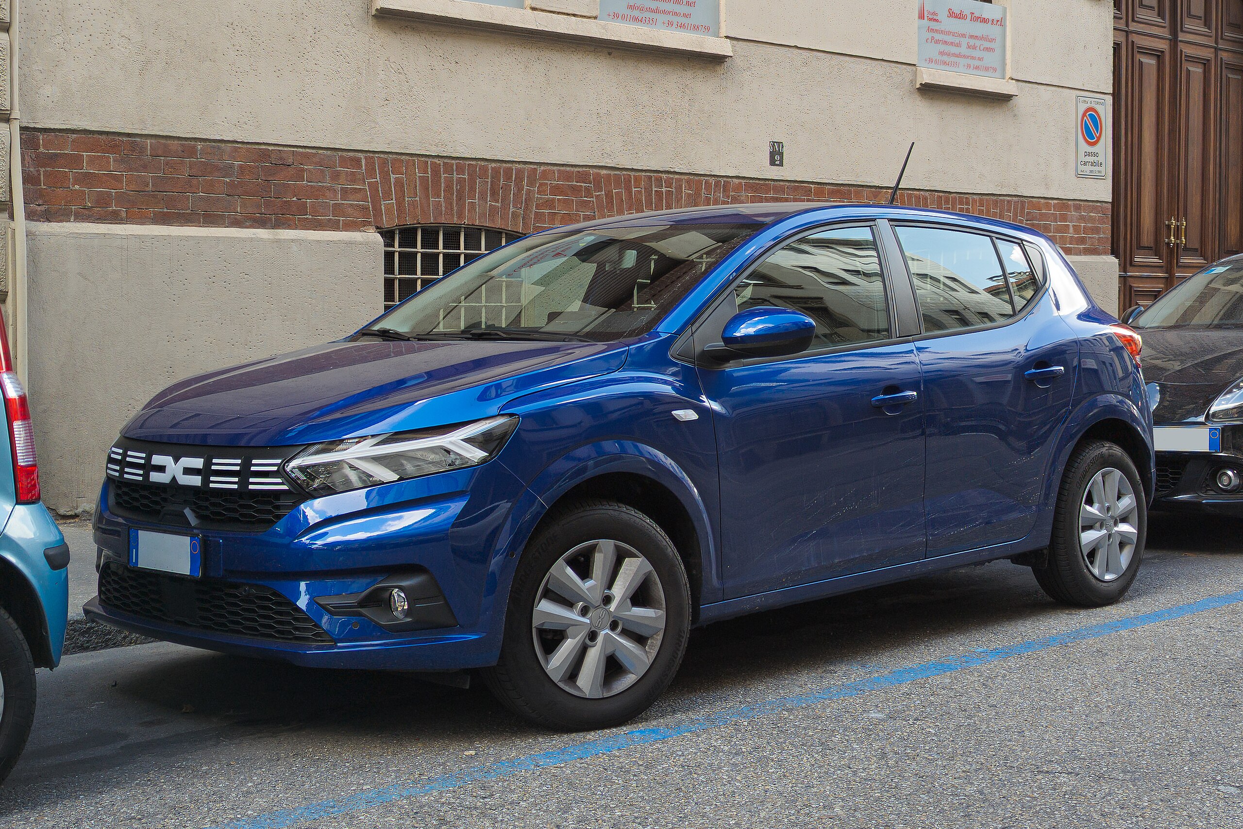 File:Dacia Sandero 2023 Front 1.jpg - Wikimedia Commons