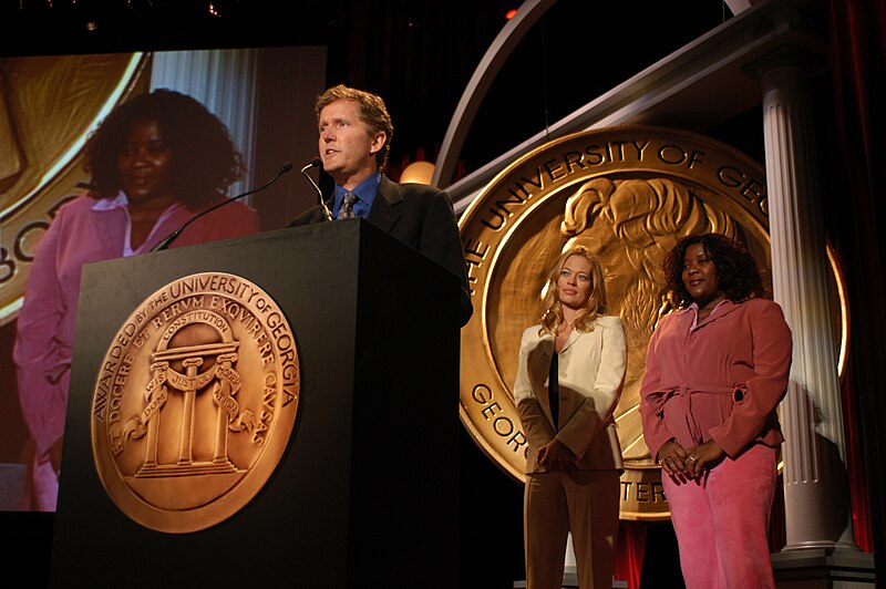 File:David E. Kelley, Jeri Ryan and Loretta Devine, May 2003 (4).jpg