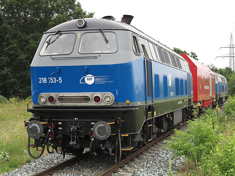 File:Diesellok 218153-5 Hilfszug.JPG