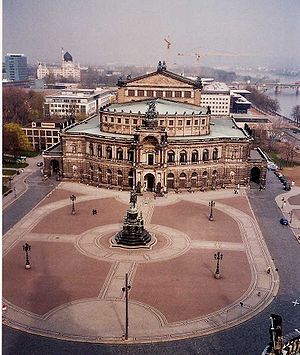 Dresdens Semperoper and the Theaterplatz seen ...