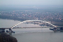 Ponte sobre o rio Danúbio