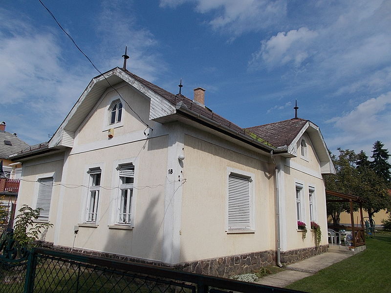 File:Dwelling building. Listed ID -12388. - 18 József Attila Street, Gödöllő.JPG