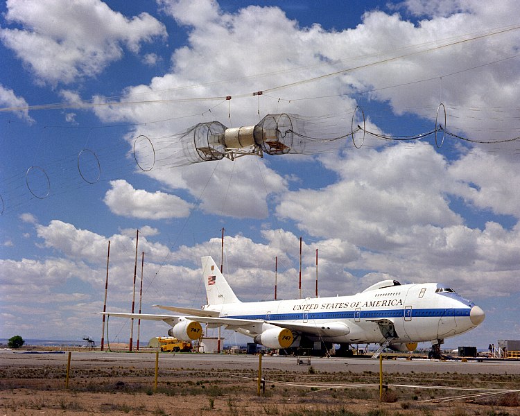 File:E-4 advanced airborne command post EMP sim.jpg