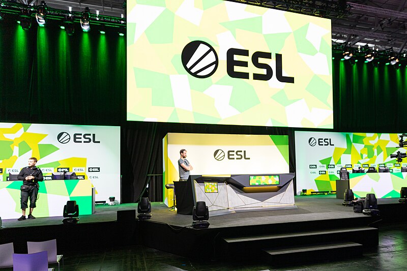 File:ESL stage Gamescom 2019 (48605708741).jpg