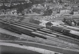 Bahnhof mit unbebautem Bahnhofsquartier (1927)