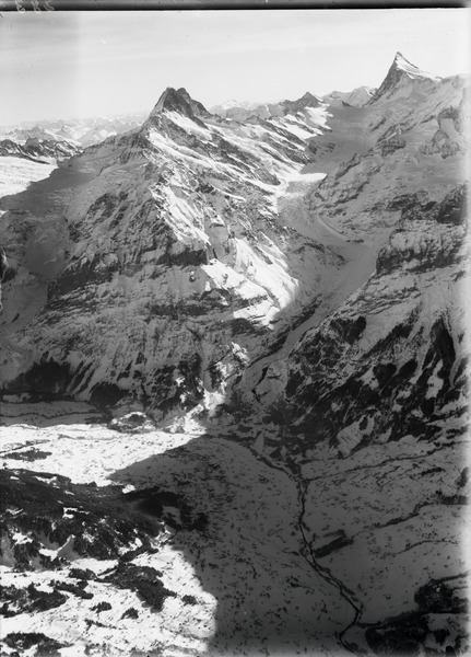 File:ETH-BIB-Grindelwald, Schreckhorn, Finsteraarhorn v. 3600 m-Inlandflüge-LBS MH01-000283.tif