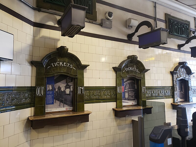 File:Edgware Road ticket counters.jpg