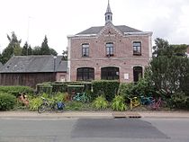 Essigny-le-Petit (Aisne) mairie (avec bicyclettes).JPG