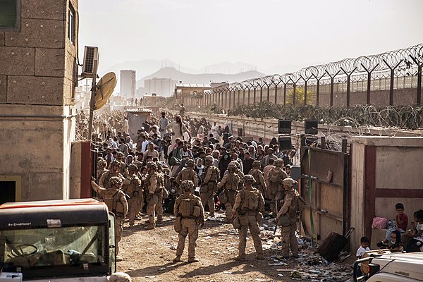 US Marines with SP-MAGTF-CR-CC at an evacuation checkpoint at Kabul Airport on 21 August