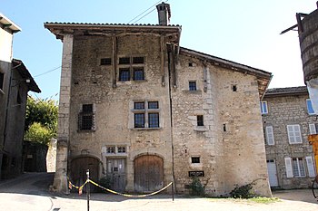 Façade d'une maison du 15ème siècle à cerdon.