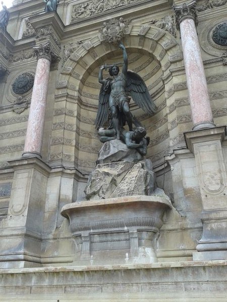 File:Fontaine Saint-Michel (Paris) (1).jpg