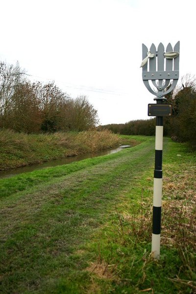 File:Footpath by Soham Lode - geograph.org.uk - 507500.jpg