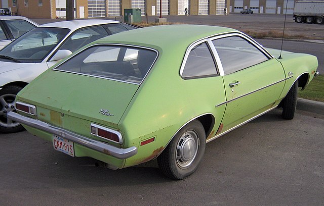 1971–1972 Ford Pinto sedan with enclosed trunk