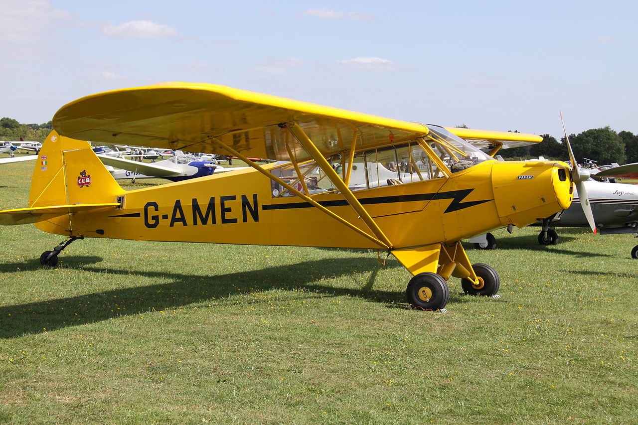 File:G-AMEN Piper L-18C Super Cub (9686604044).jpg - Wikimedia Commons