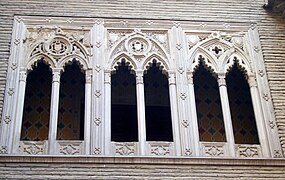 Galería de ventanas del Arco del Deán.