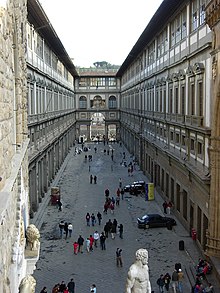 Die Uffizien: Blick vom Palazzo Vecchio in Richtung Arno