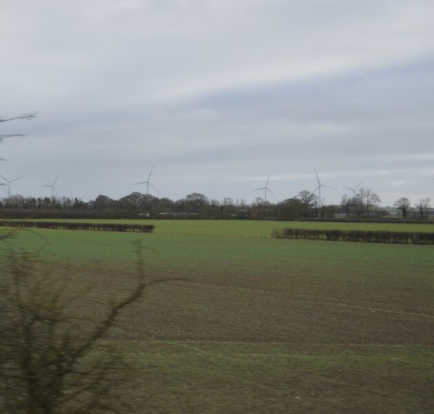 File:Gap in hedge - geograph.org.uk - 4561873.jpg