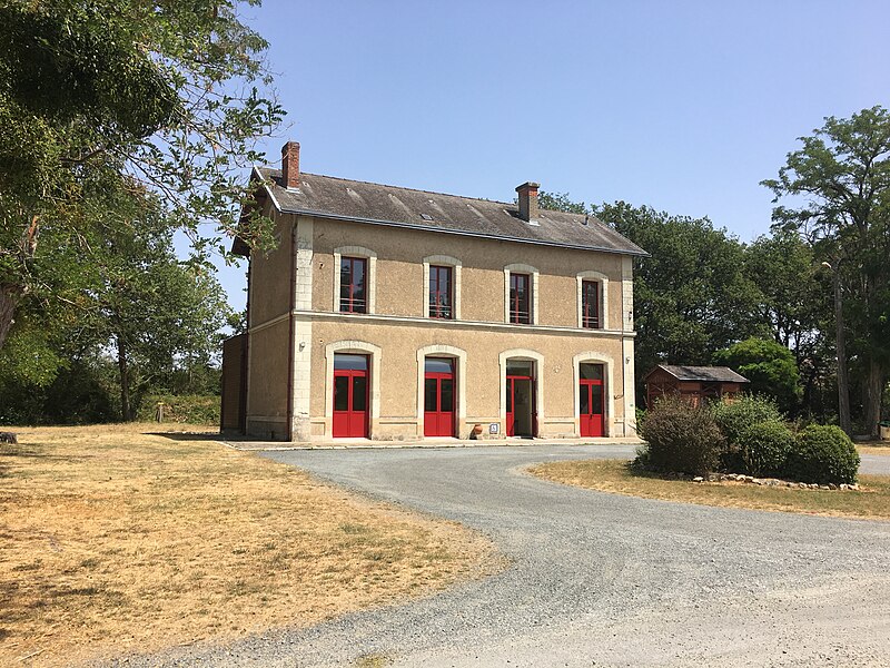 File:Gare d'Ingrandes - Mérigny (36) - Ancien bâtiment voyageurs.jpg