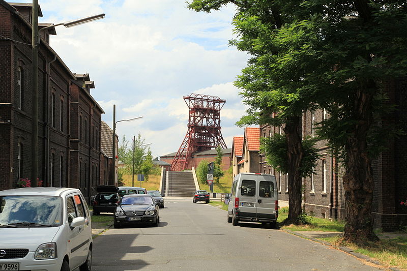 File:Gelsenkirchen - Erdbrüggenstraße+Consol-Park 02 ies.jpg