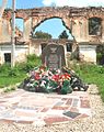 Pomnik pamięci Żydów z Wysokiego przed synagogą (2011)