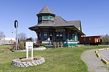 The 1904 Grand Trunk station east of the active platform Glencoe ON train station 2012-04-06.jpg