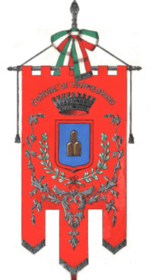 Gonfalon with coat of arms of the Italian comune of Montebuono. Gonfalone Comune Montebuono.PNG