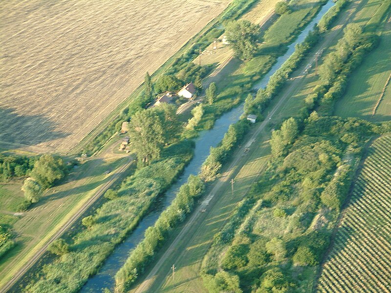 File:Hótai csatornaőrház (már csak múlt) - panoramio.jpg