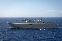 HMAS Canberra segelt in Formation bei RIMPAC 2016.jpg