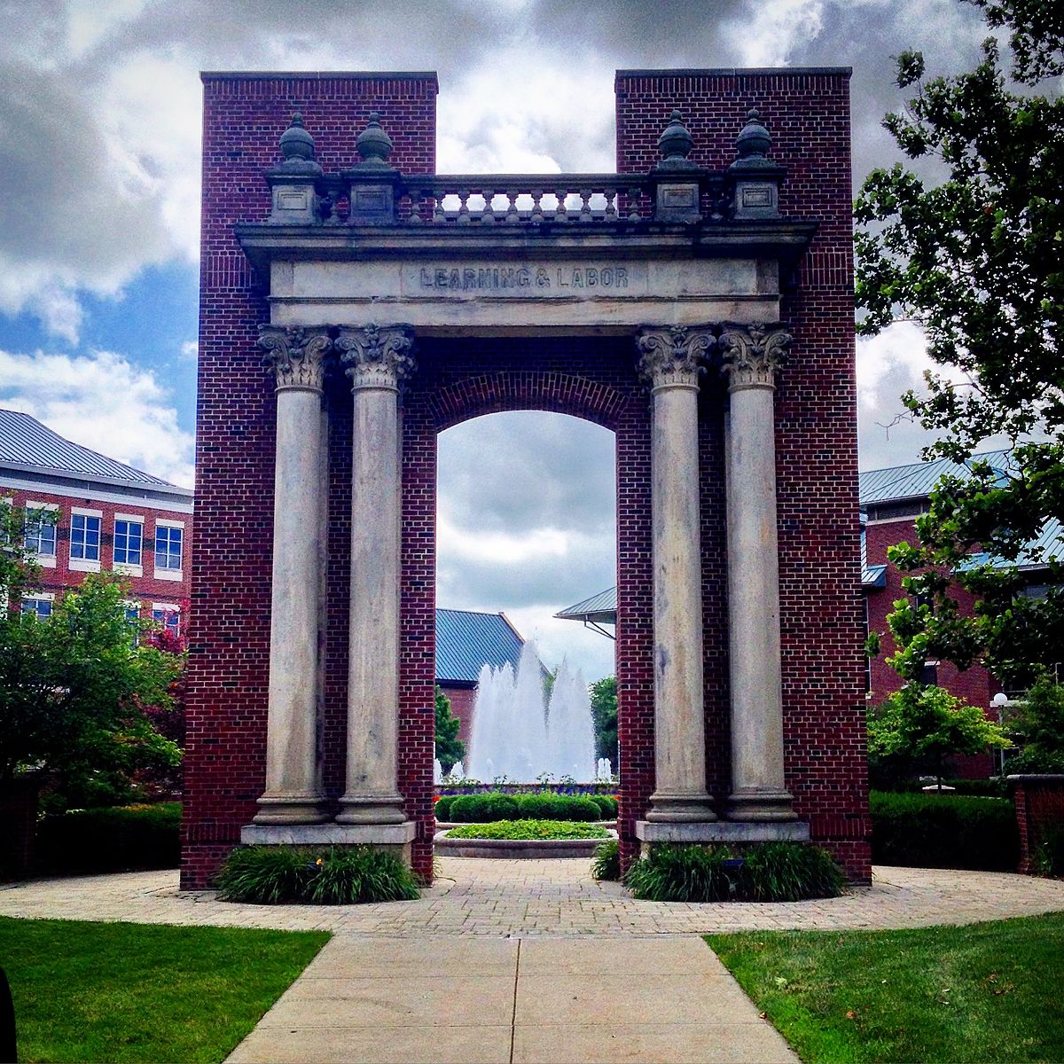 Urbana university. Урбана Огайо. University of Illinois Urbana-Champaign.