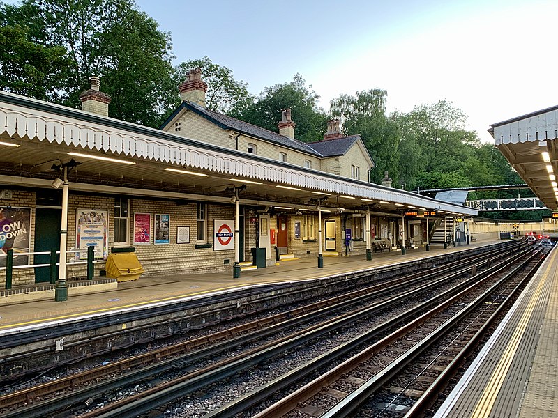 File:High Barnet Platform 1 looking north 2020.jpg