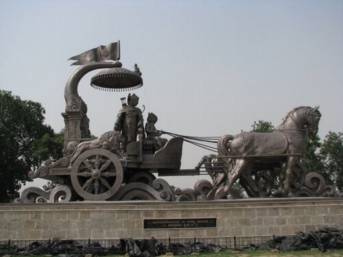 Bronze chariot with Krishna and Arjuna in Kurukshetra (Haryana)