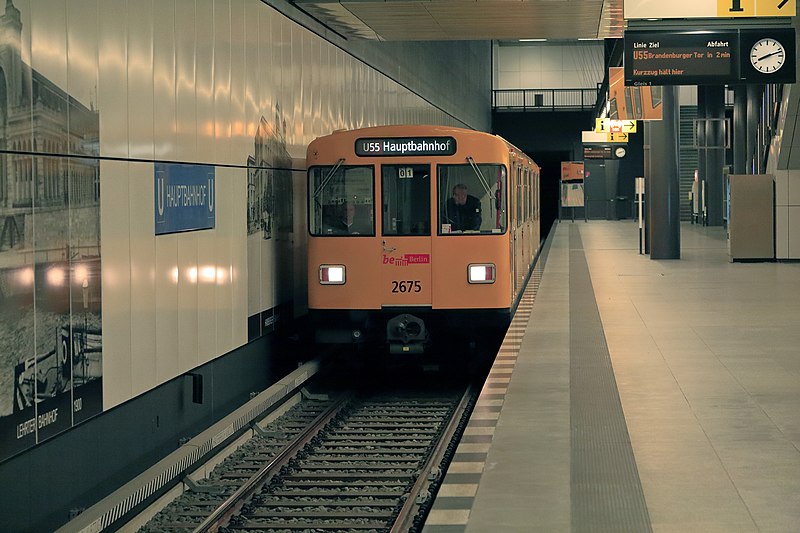 File:I10 804 Bf Bln Hbf BVG, ET 2675.jpg