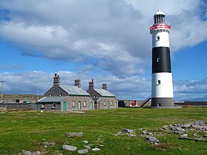 Inis Oirr mercusuar (geograph 4678309).jpg