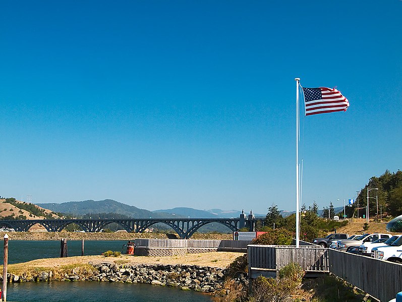 File:Isaac Lee Patterson Bridge carries Rt. 101 over Rogue River (4333298198).jpg