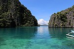 Isola di coron, baia nei pressi del lago kayangan 06.jpg