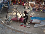 Horizontal nomad loom; weaving, not pile-knotting