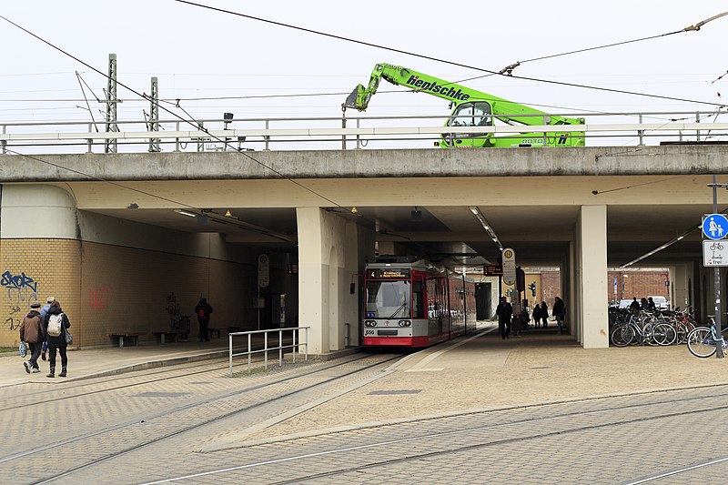 File:J38 212 Bf Halle (S) Hbf, ET 656.jpg