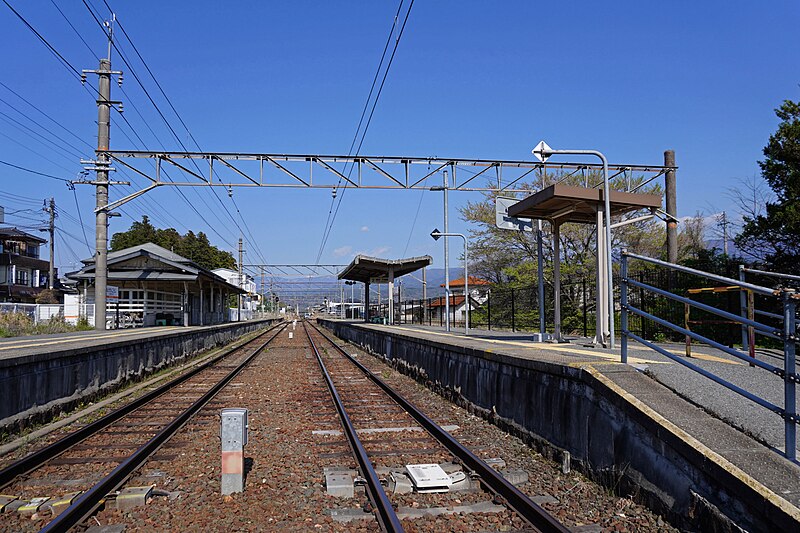 File:JR Central Moto-Zenkōji Station Platform, Nagano Pref.jpg