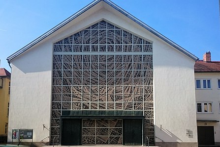 Ostfassade „Schöpfung“ mit Haupteingang