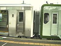 キハE130系0番台と併結するキハ110系100番台（2007年5月19日）