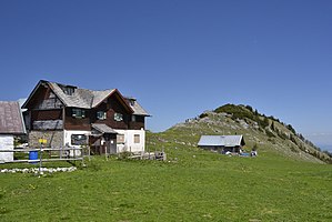 Klausenberg, on the left the Klausenhütte