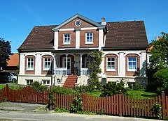 This is a photograph of an architectural monument. Ehem. Hauptwache, vom Markt transloziert 53°47′15″N 9°25′00″E﻿ / ﻿Dithmarschenstraße 12﻿ / 53.78754173812897; 9.41664024393604 Baujahr: 1742, 1879 transloziert   Foto: 2013  