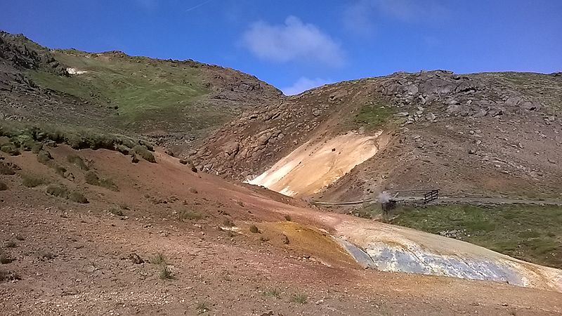 File:Krýsuvík volcanic system 2014 22.jpg